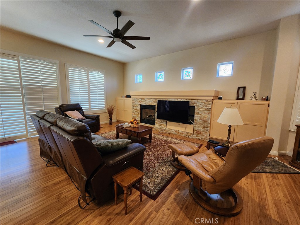 4968 Oakhurst Avenue Property Photo 5