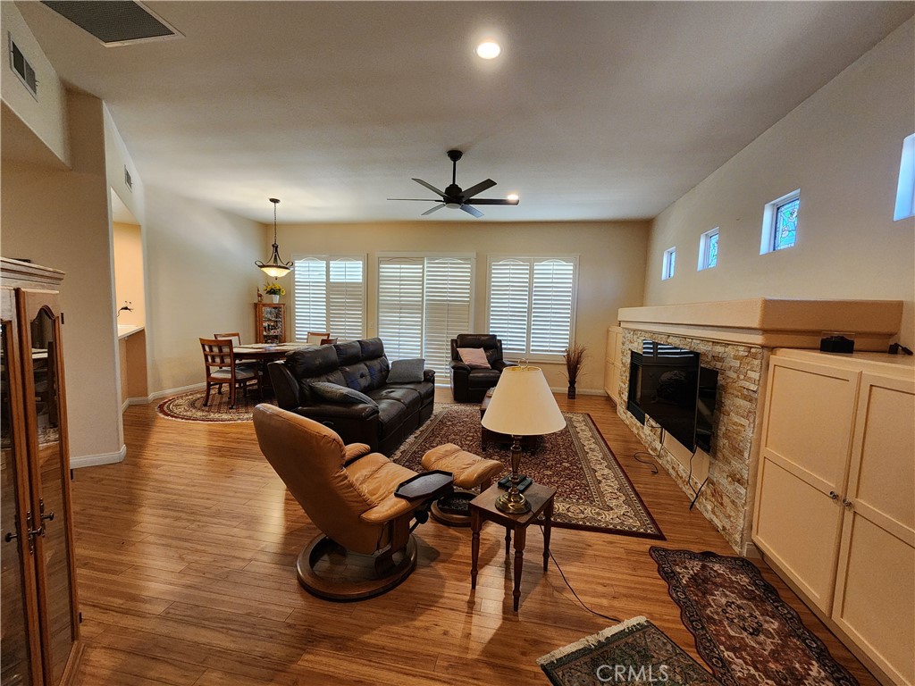 4968 Oakhurst Avenue Property Photo 6
