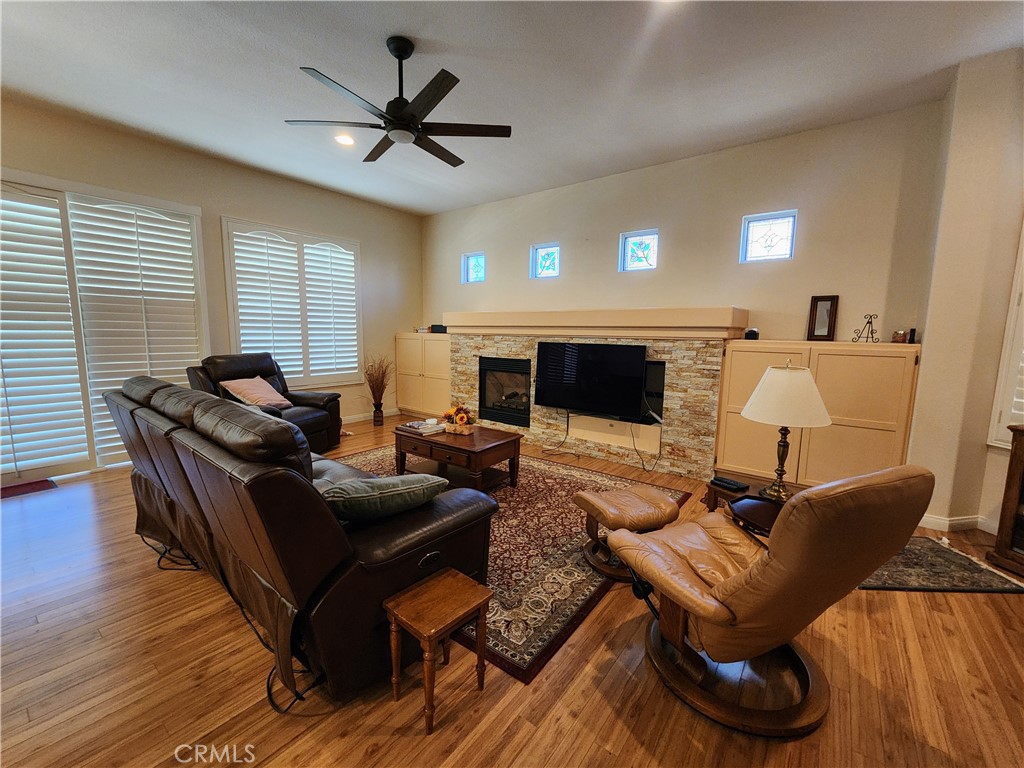 4968 Oakhurst Avenue Property Photo 6