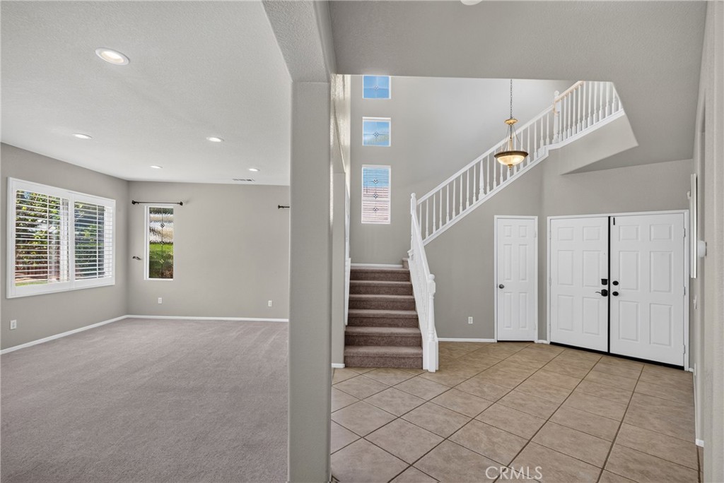 12611 Avocado Way Property Photo 7