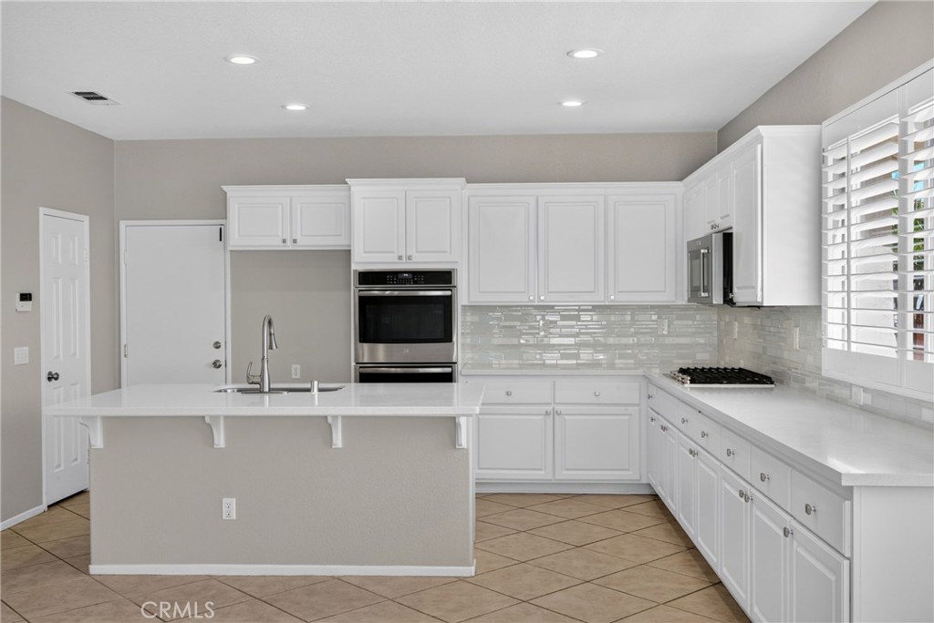 12611 Avocado Way Property Photo 14