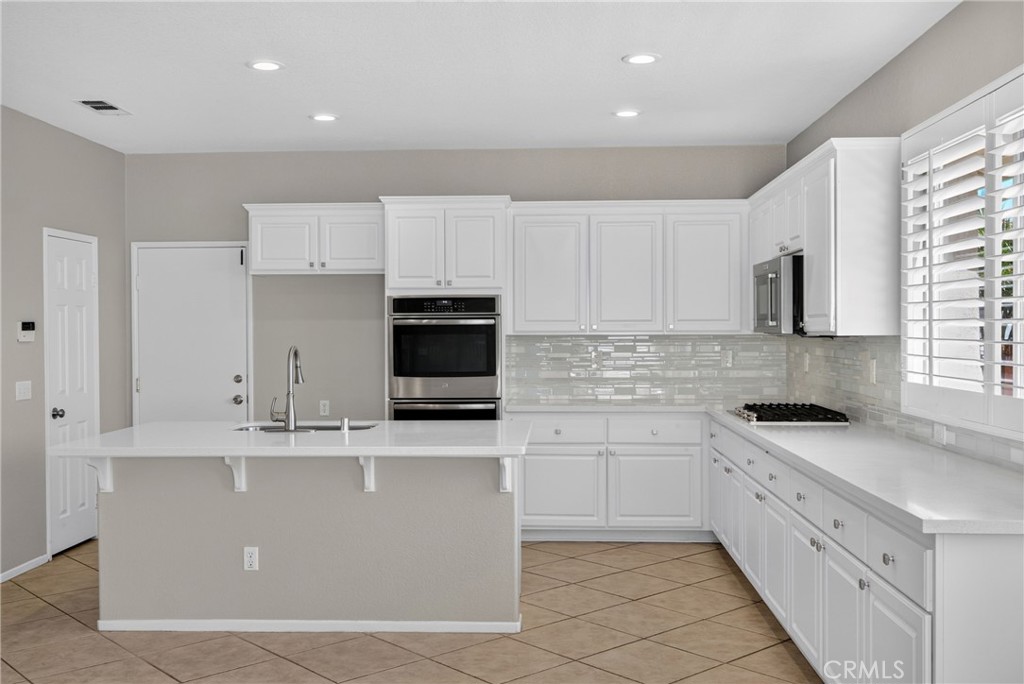 12611 Avocado Way Property Photo 14