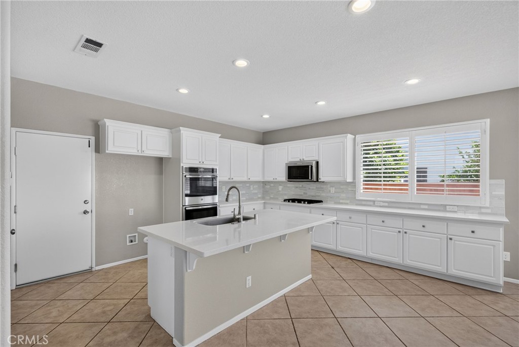 12611 Avocado Way Property Photo 15
