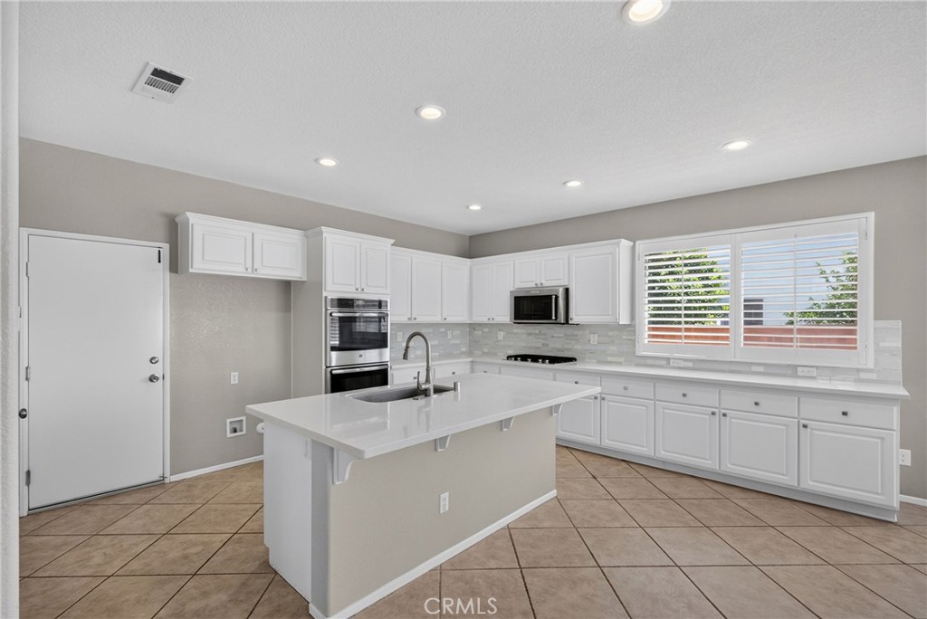 12611 Avocado Way Property Photo 15