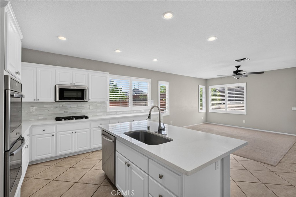 12611 Avocado Way Property Photo 16