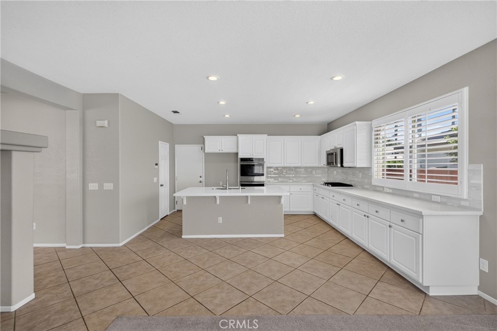 12611 Avocado Way Property Photo 17