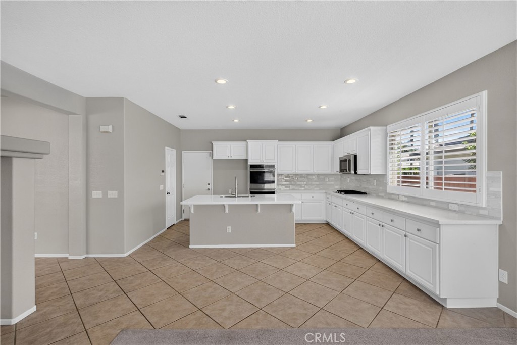 12611 Avocado Way Property Photo 17