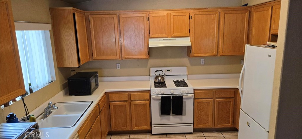220 Mahogany Property Photo 6