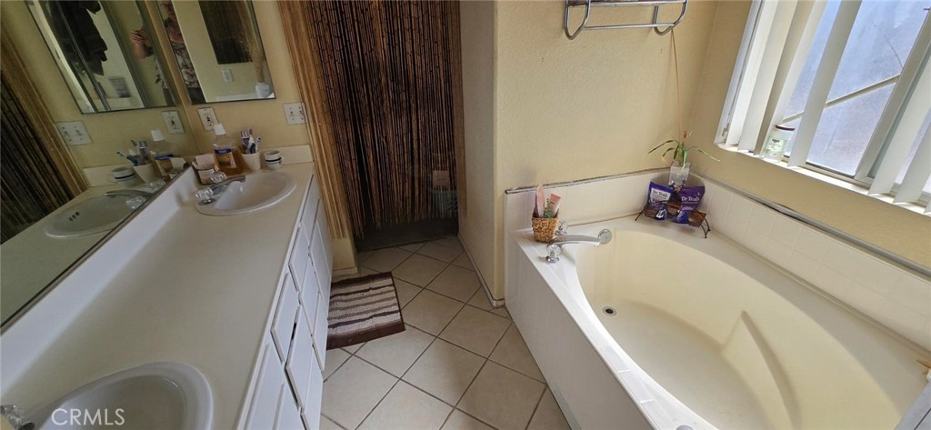 220 Mahogany Property Photo 12