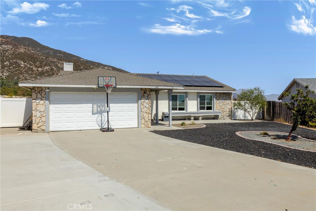 6495 Ventura Avenue N Property Photo 4