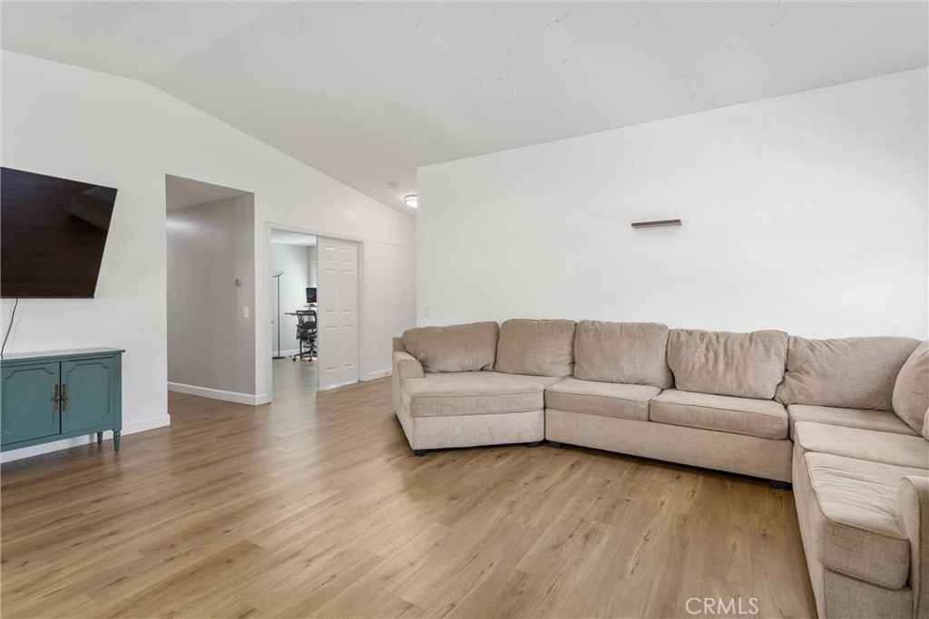 6495 Ventura Avenue N Property Photo 8