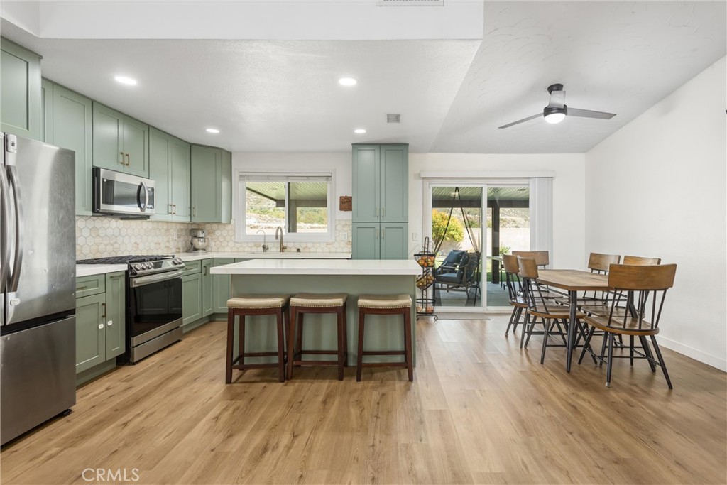 6495 Ventura Avenue N Property Photo 10