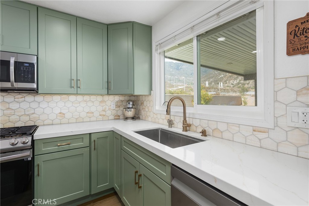 6495 Ventura Avenue N Property Photo 13