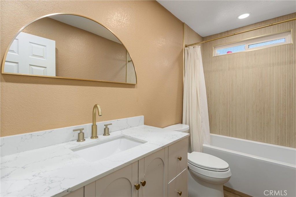 6495 Ventura Avenue N Property Photo 19