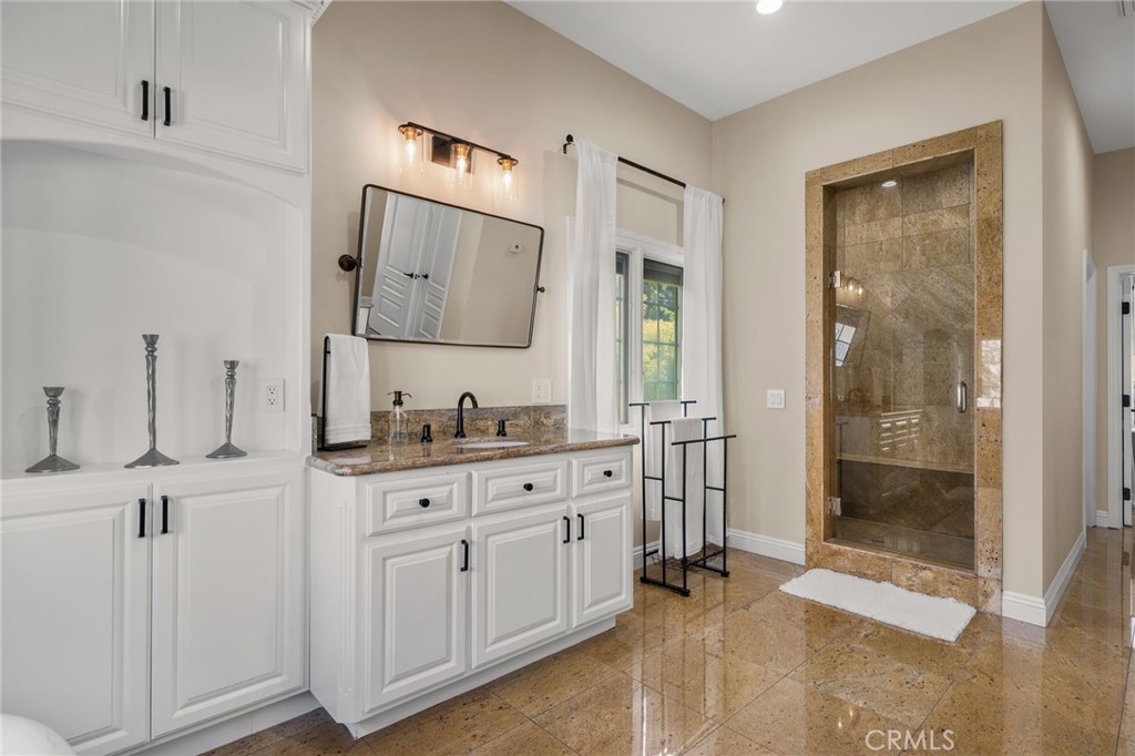 731 W Highland Avenue Property Photo 27