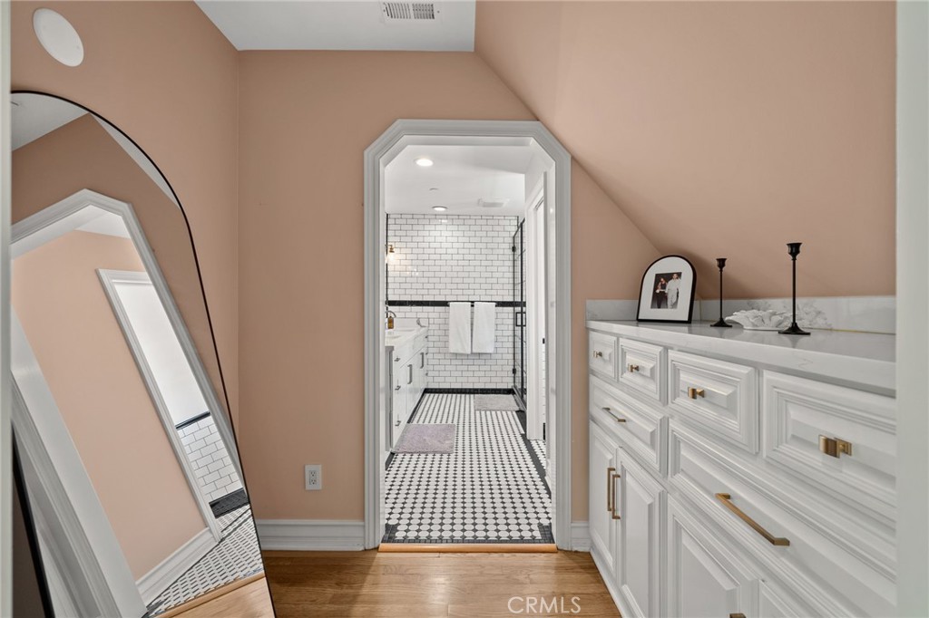 731 W Highland Avenue Property Photo 33