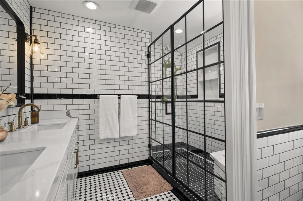 731 W Highland Avenue Property Photo 35