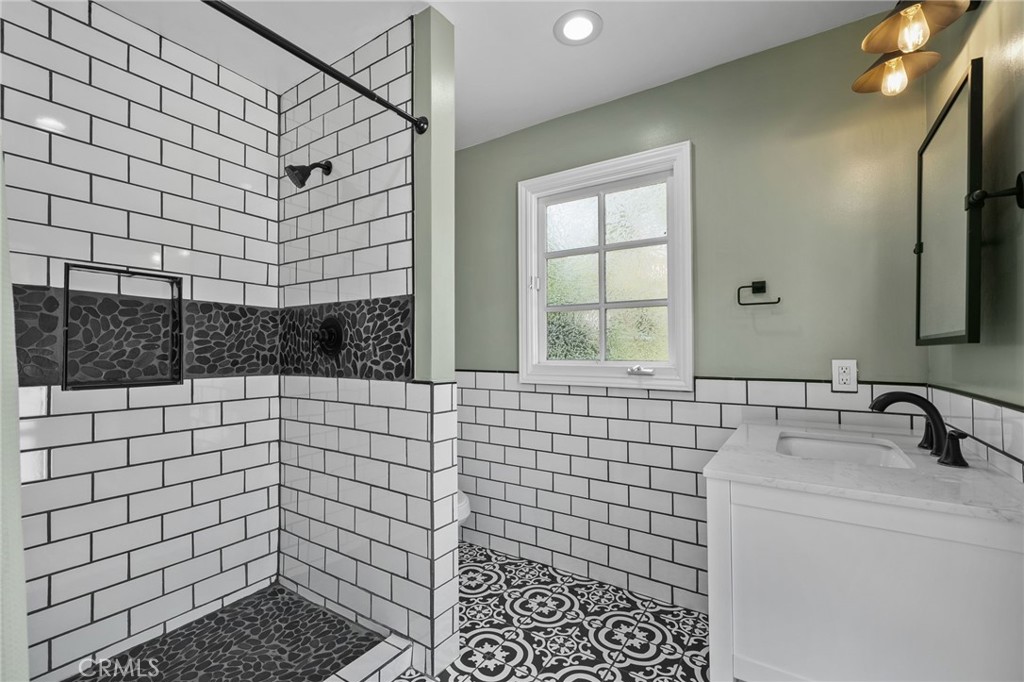 731 W Highland Avenue Property Photo 48