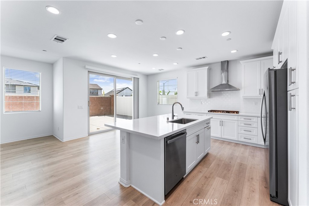 16616 Strategy Property Photo 8
