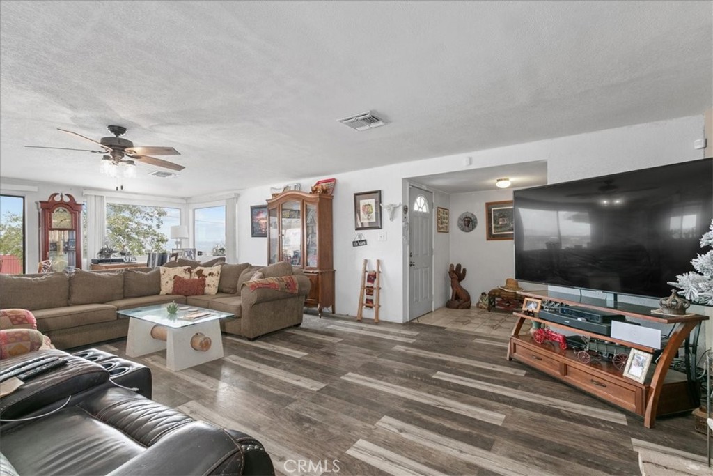 55576 Valley View Road Property Photo 4