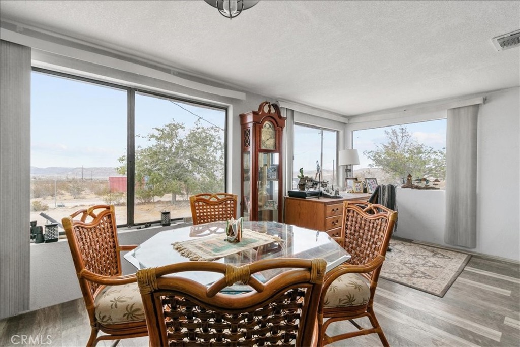 55576 Valley View Road Property Photo 8
