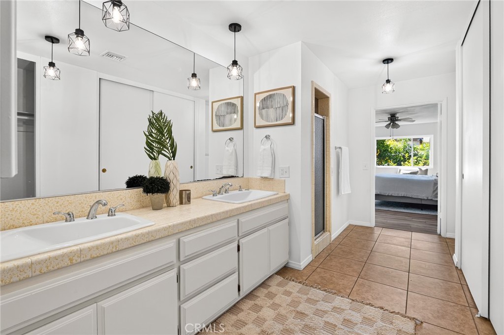 302 S San Mateo Street Property Photo 23