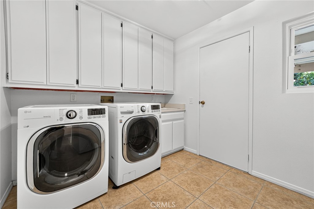 302 S San Mateo Street Property Photo 32