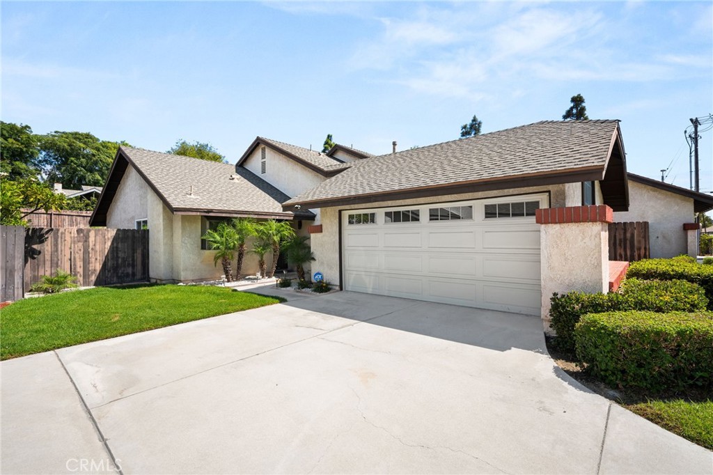 8584 Sandalwood Court Property Photo 2