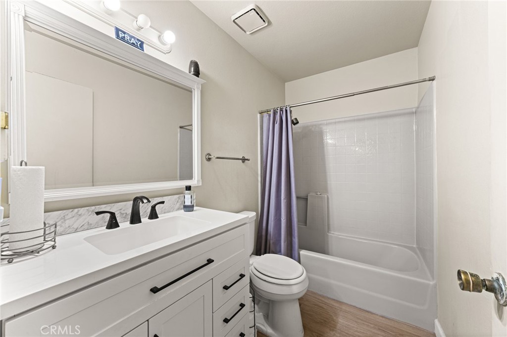 8584 Sandalwood Court Property Photo 18