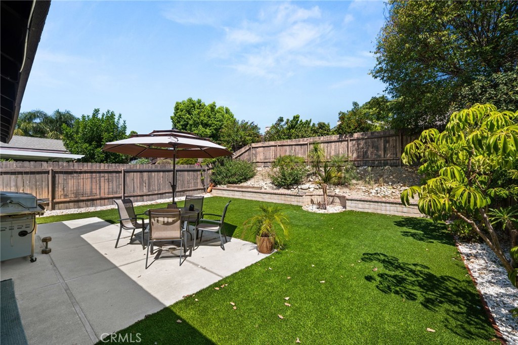 8584 Sandalwood Court Property Photo 19