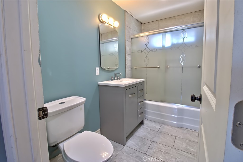 2120 Elm Property Photo 6