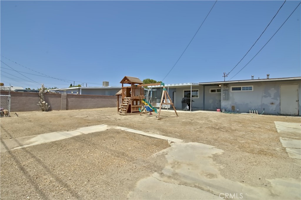 2120 Elm Property Photo 15