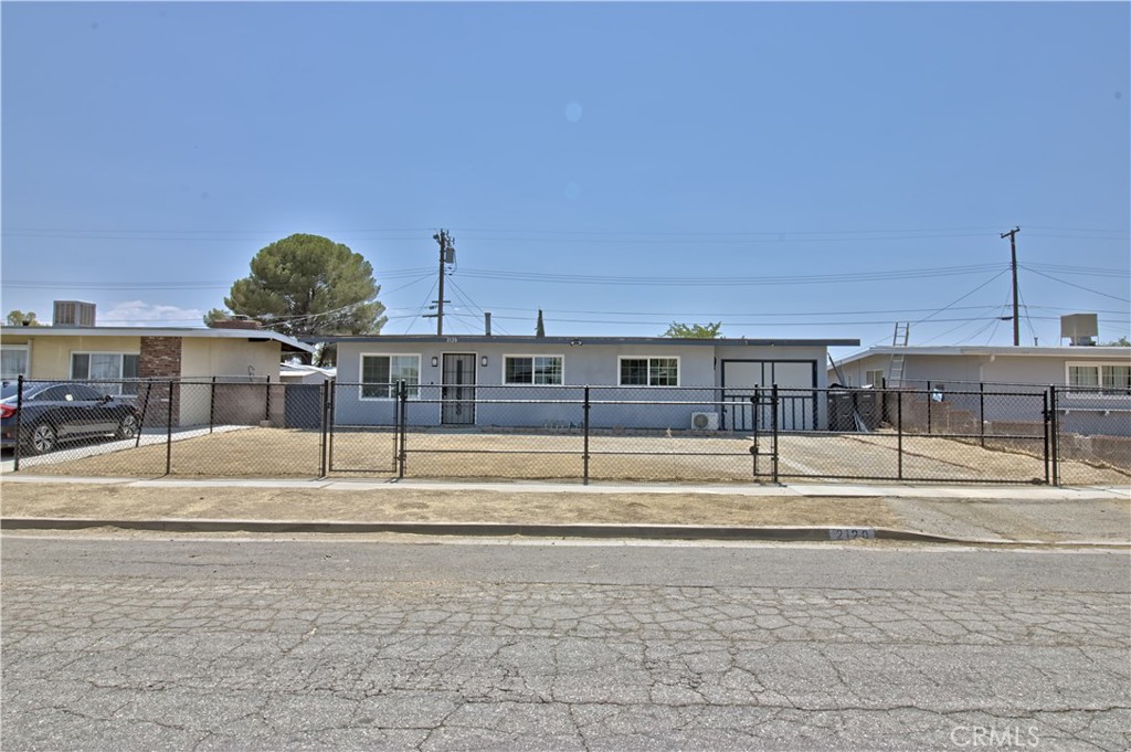 2120 Elm Property Photo 17