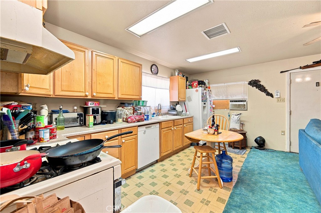 21658 Waite Property Photo 42