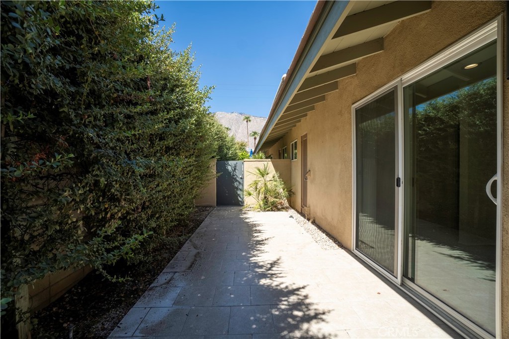 555 S Thornhill Road 4 Property Photo 12