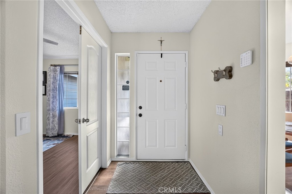 1043 Juniper Property Photo 5