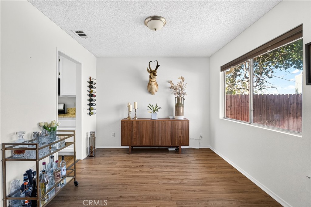 1043 Juniper Property Photo 11