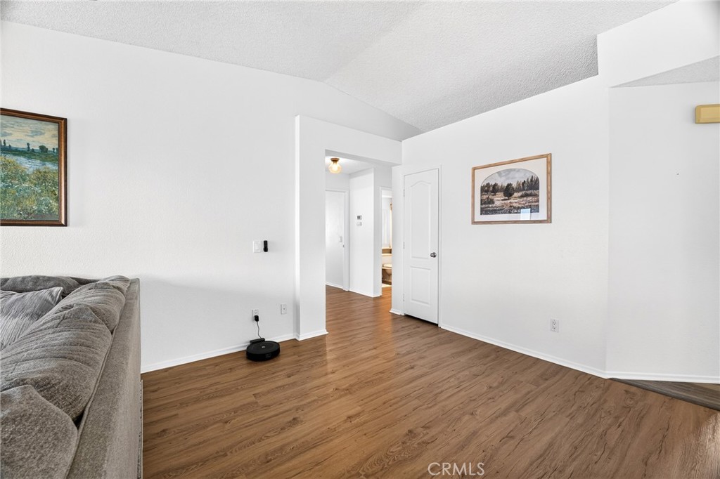 1043 Juniper Property Photo 16