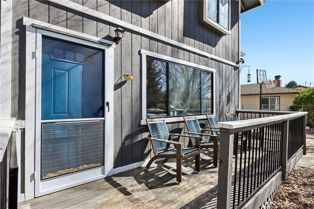 105 E Meadow Lane Property Photo 3