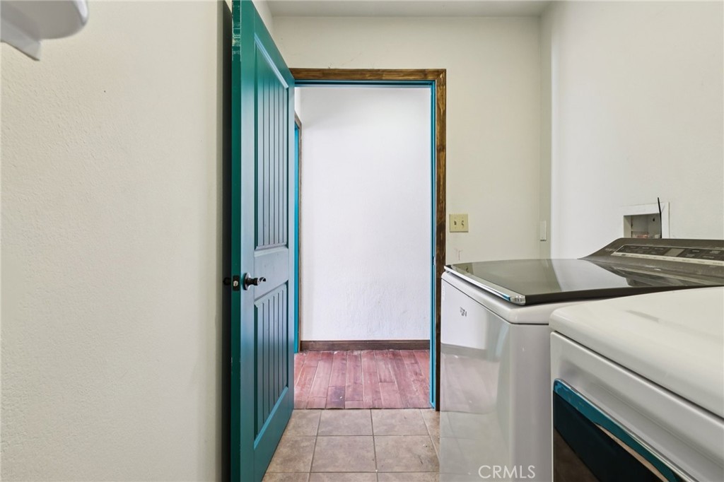 105 E Meadow Lane Property Photo 12