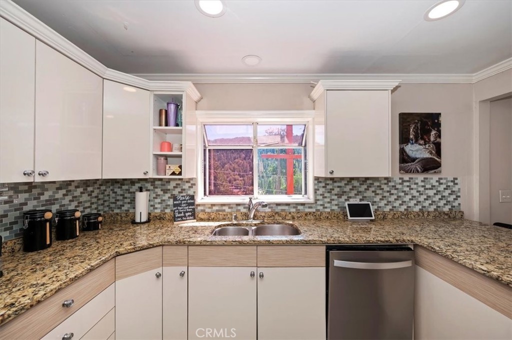 24288 Zurich Drive Property Photo 10