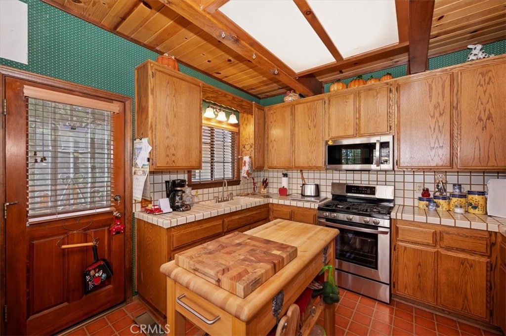 911 Panamint Mountain Property Photo 12