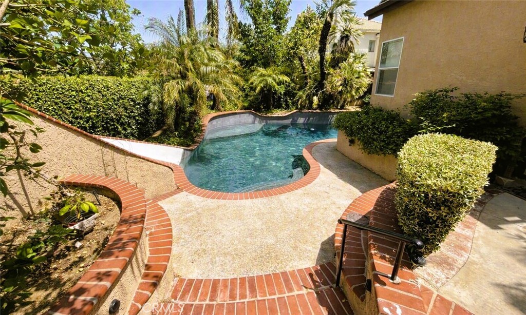 1348 Magnolia Property Photo 4