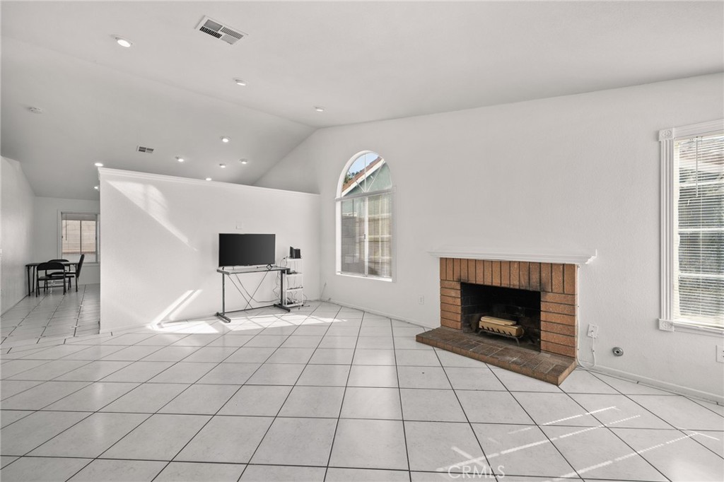 14422 Hillcrest Property Photo 3