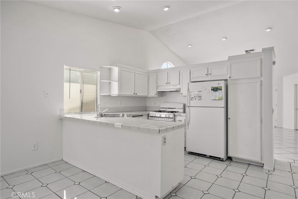 14422 Hillcrest Property Photo 8