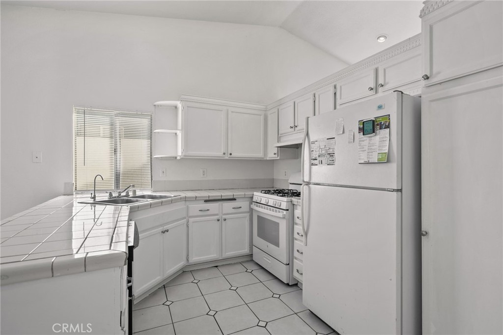 14422 Hillcrest Property Photo 9