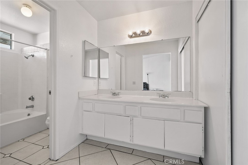 14422 Hillcrest Property Photo 16