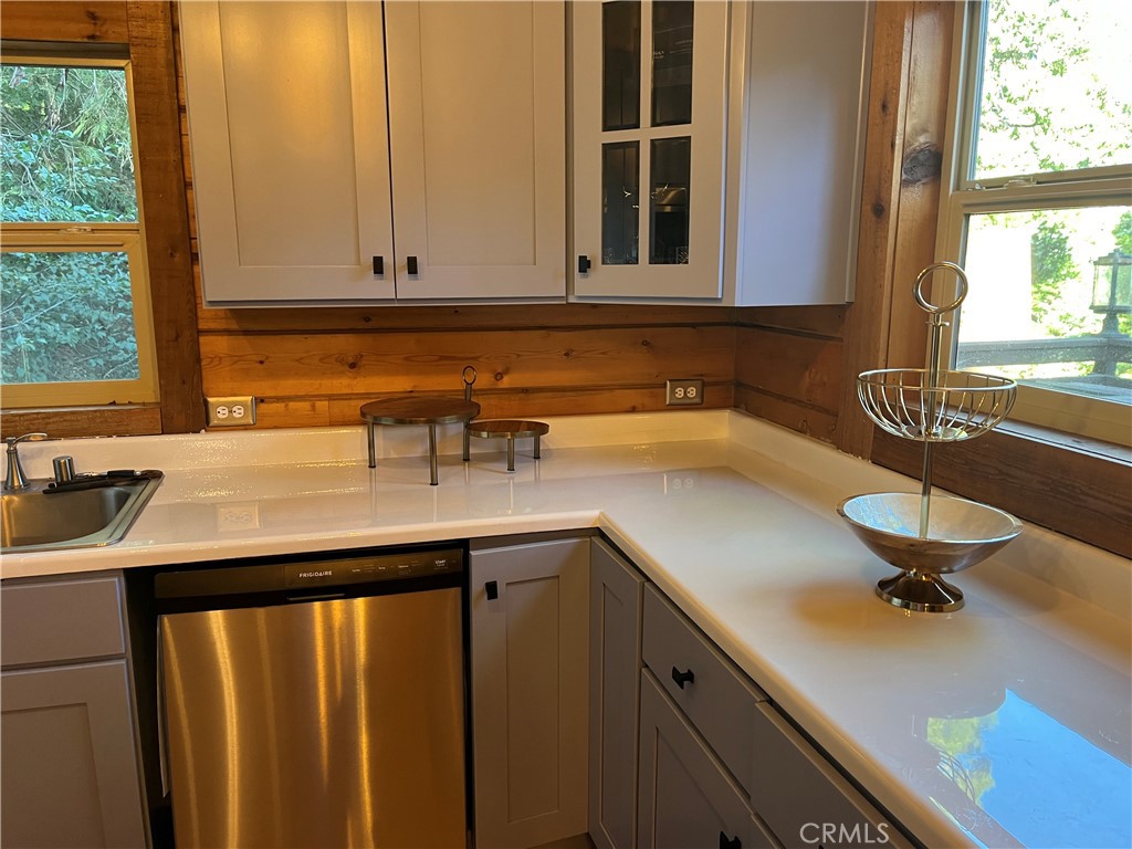 24839 Felsen Drive Property Photo 7