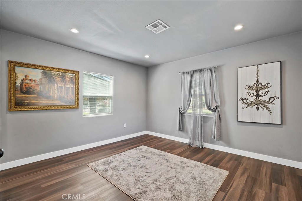 3323 N Mayfield Ave Property Photo 12