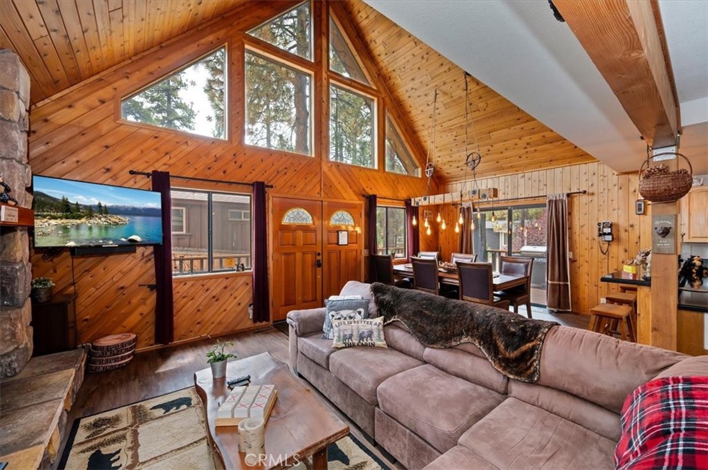 376 Crystal Lake Property Photo 9